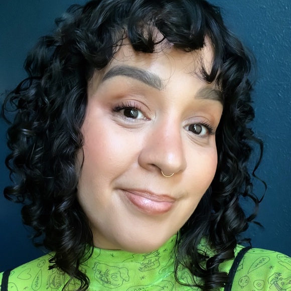 Meet your Posher, MJ - Picture 2 of 3